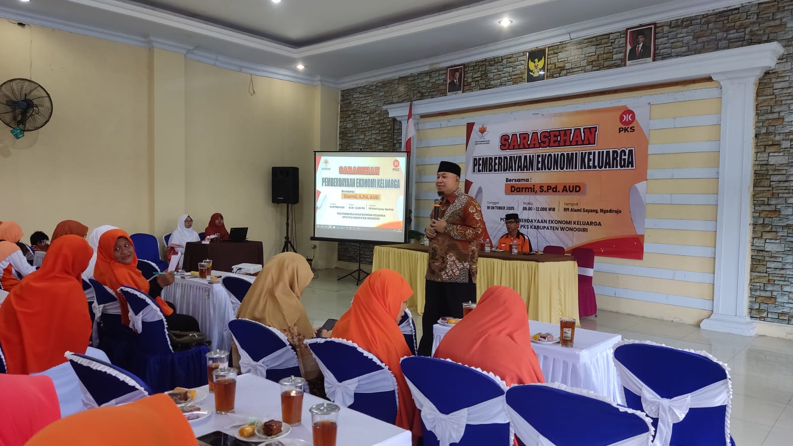 Ustadz Dr. H. Hamid Noor Yasin, M.M. Ajak Masyarakat Bangun Keluarga Sakinah dalam Pelatihan Pemberdayaan Ekonomi Keluarga